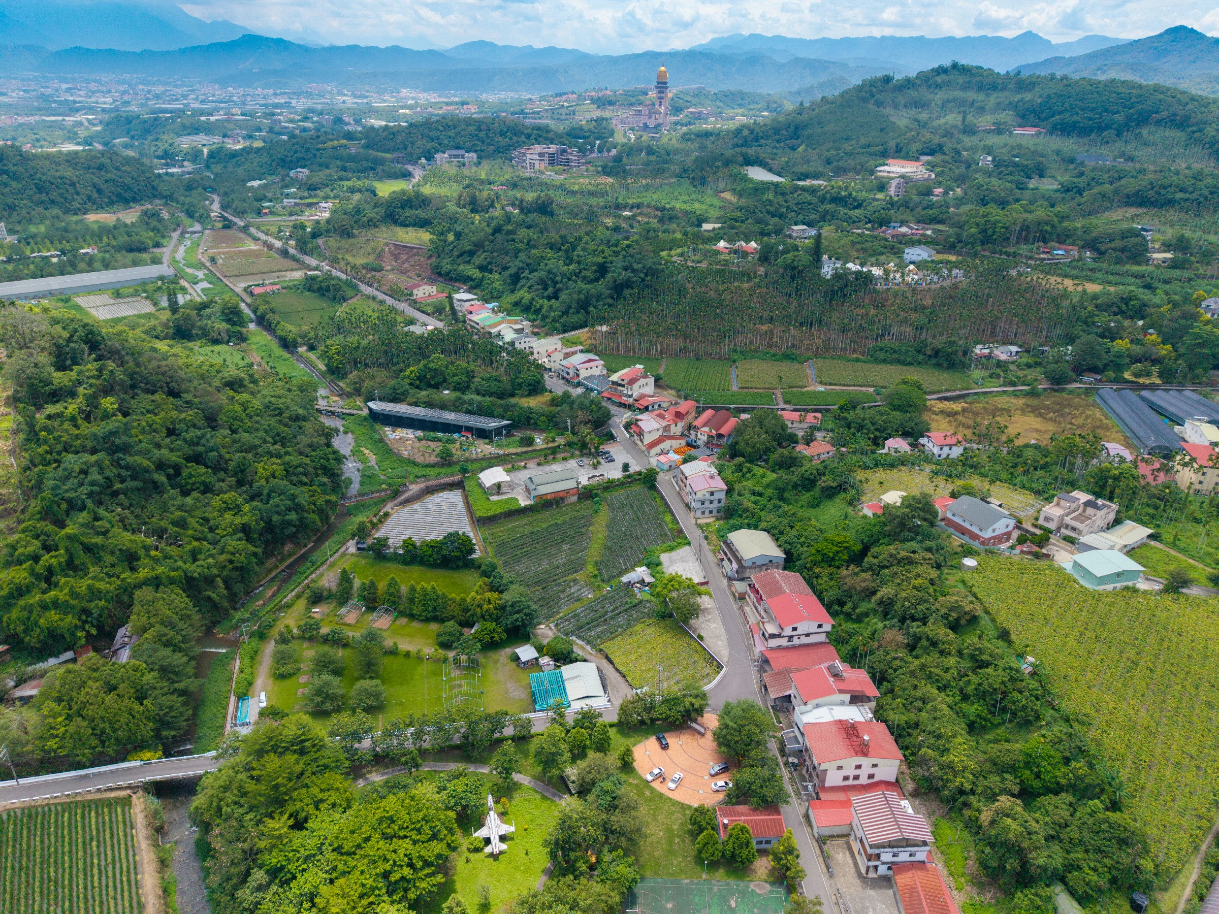 鳥瞰埔里廣成里，遠眺昔日糖鐵神隱山林間